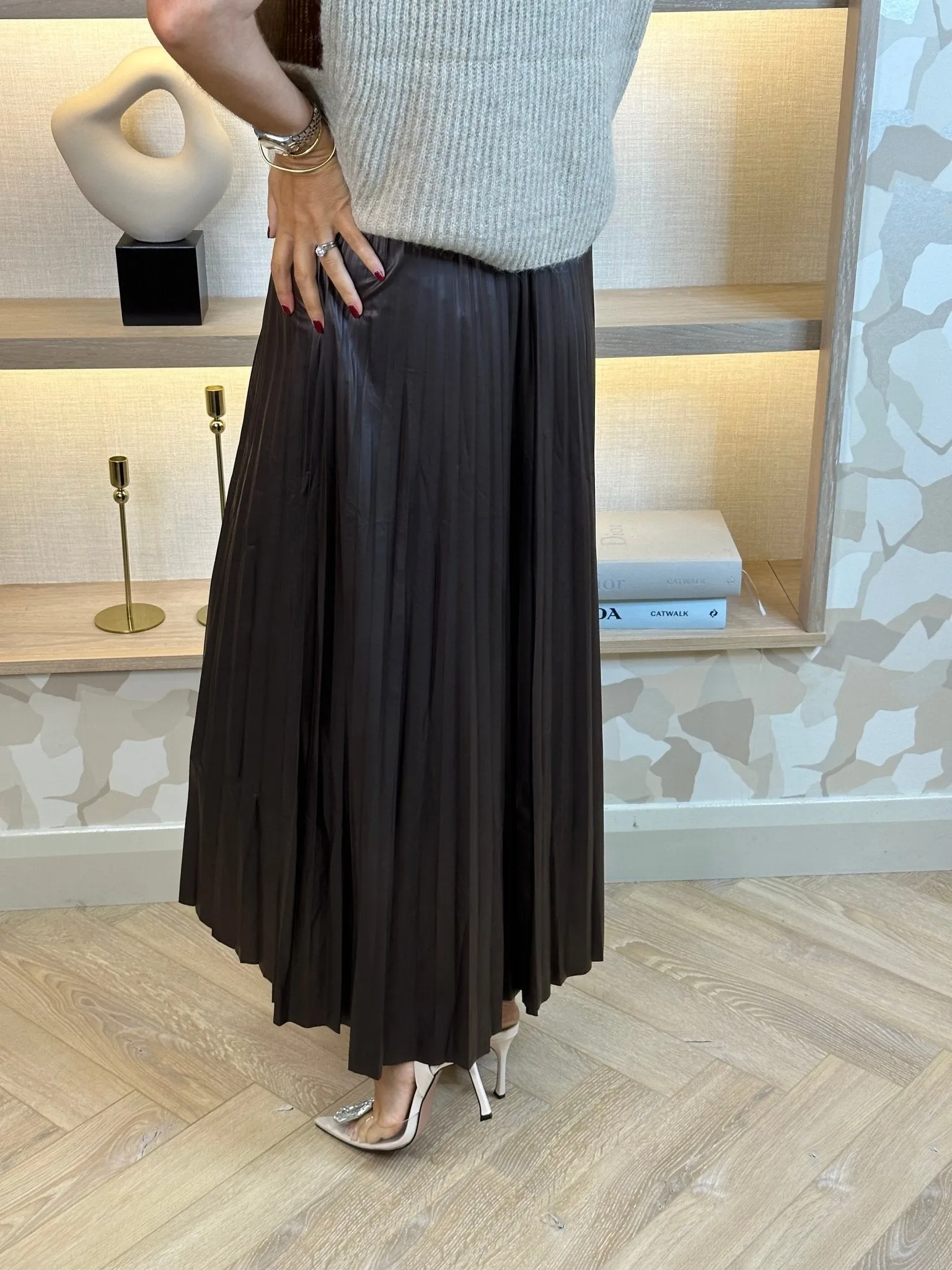 Jane Pleated Midi Skirt In Chocolate